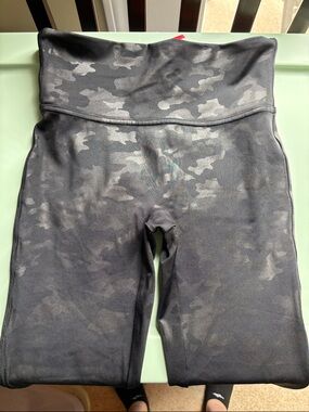 Spanx High-Waist Camo Active leggings- Black